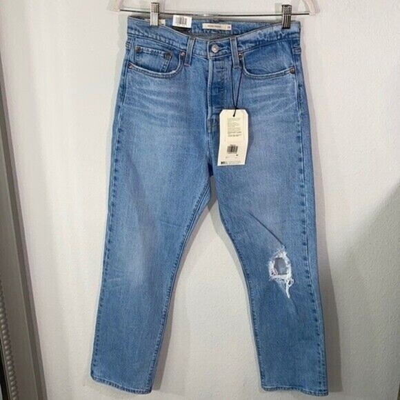 NWT Levi’s Premium Wedgie Straight Jeans Size 28